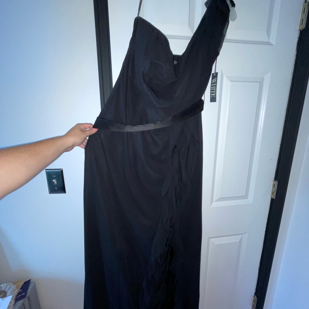Vera Wang Black One Shoulder Gown